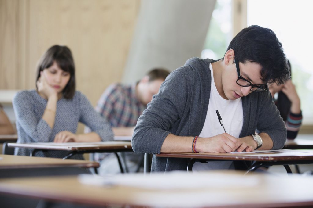 Phần lớn các học sinh tham gia kỳ thi SAT thường là học sinh lớp 11 hoặc 12