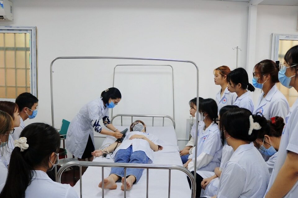 Ngành Điều dưỡng lấy bao nhiêu điểm?